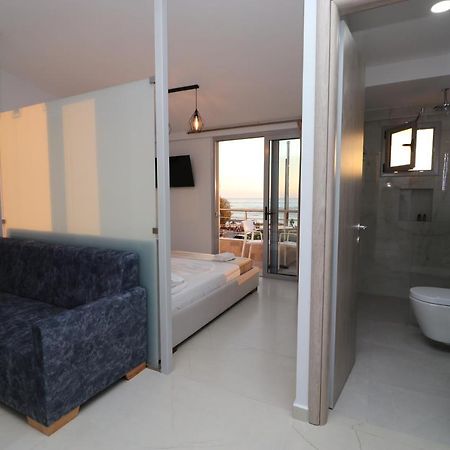Vourtaréa Guesthouse Himare Esterno foto