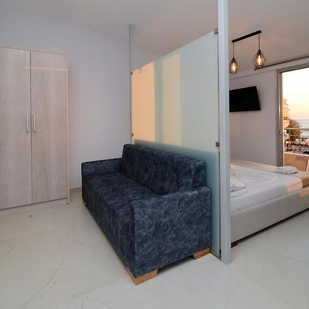 Vourtaréa Guesthouse Himare Esterno foto