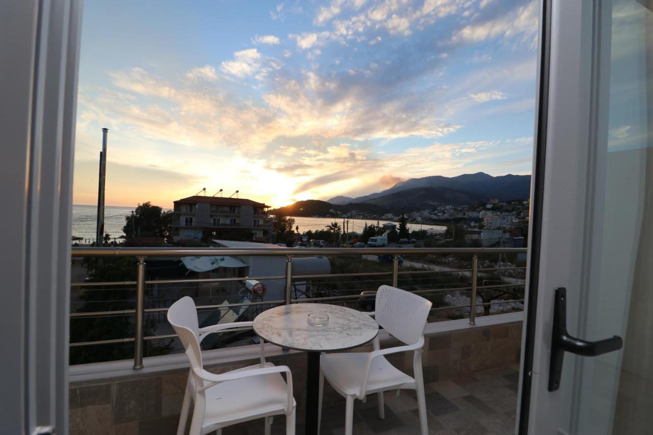 Vourtaréa Guesthouse Himare Esterno foto