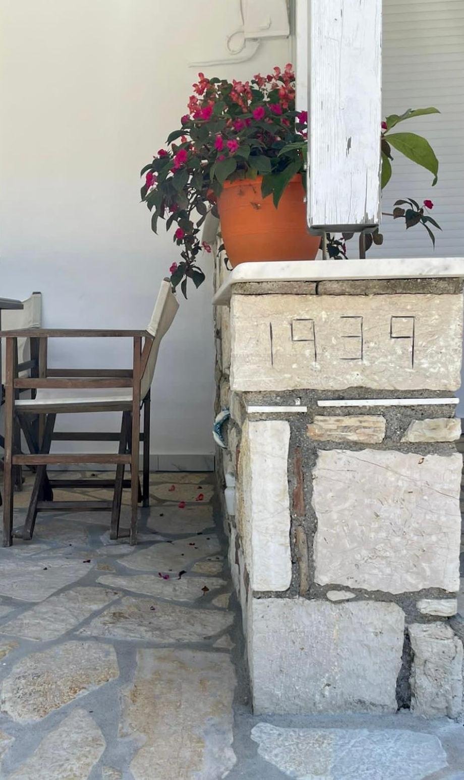 Vourtaréa Guesthouse Himare Esterno foto