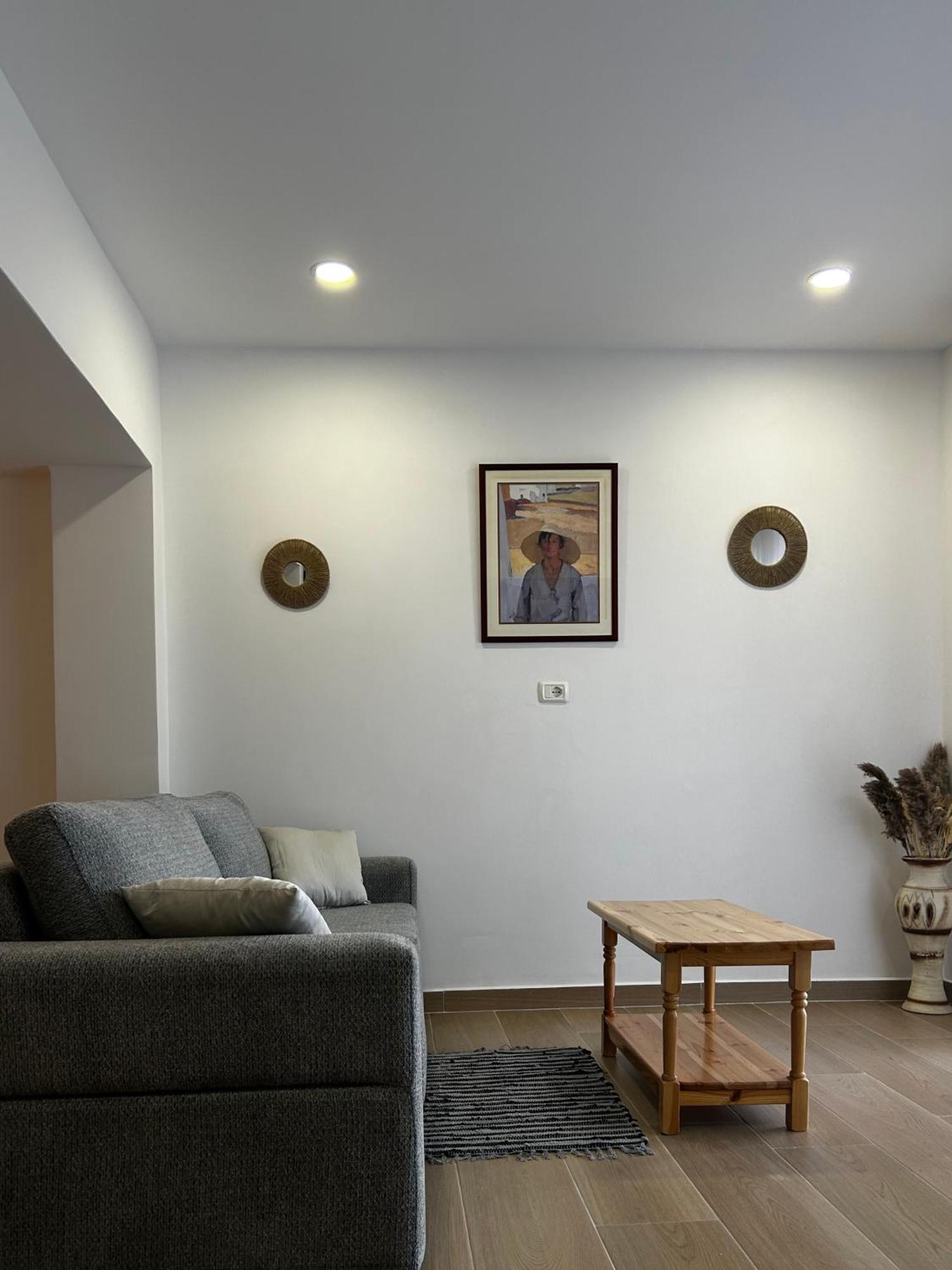 Vourtaréa Guesthouse Himare Esterno foto