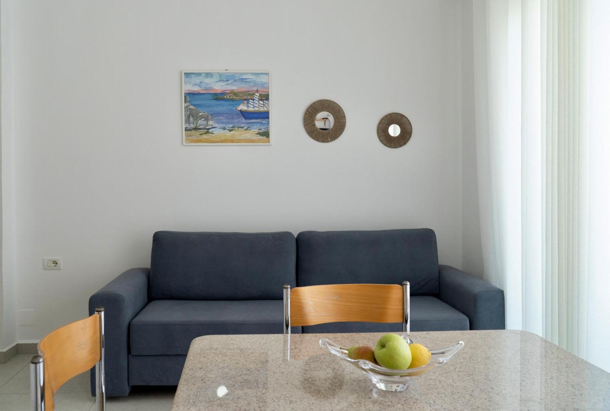 Vourtaréa Guesthouse Himare Esterno foto