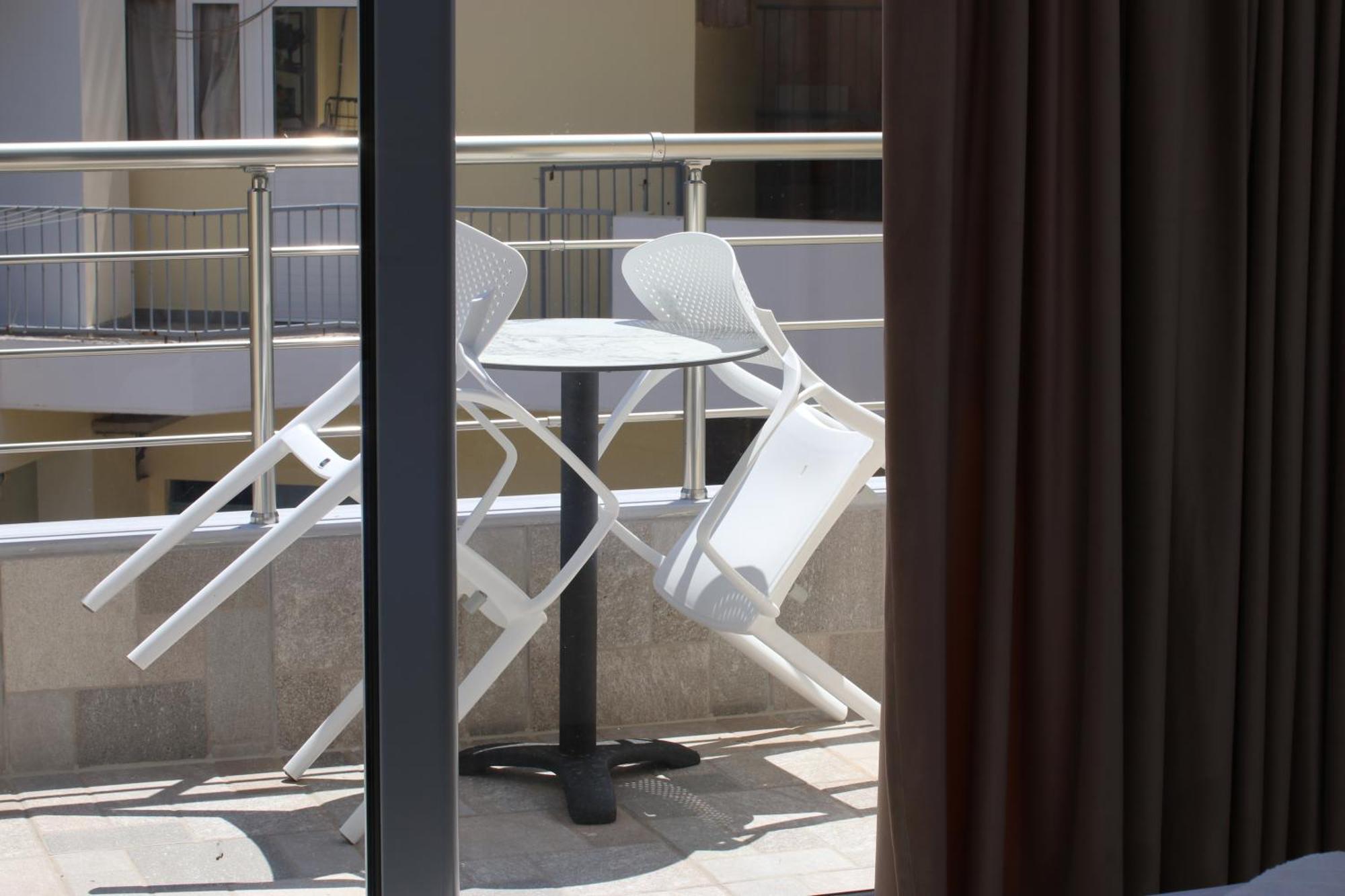 Vourtaréa Guesthouse Himare Esterno foto