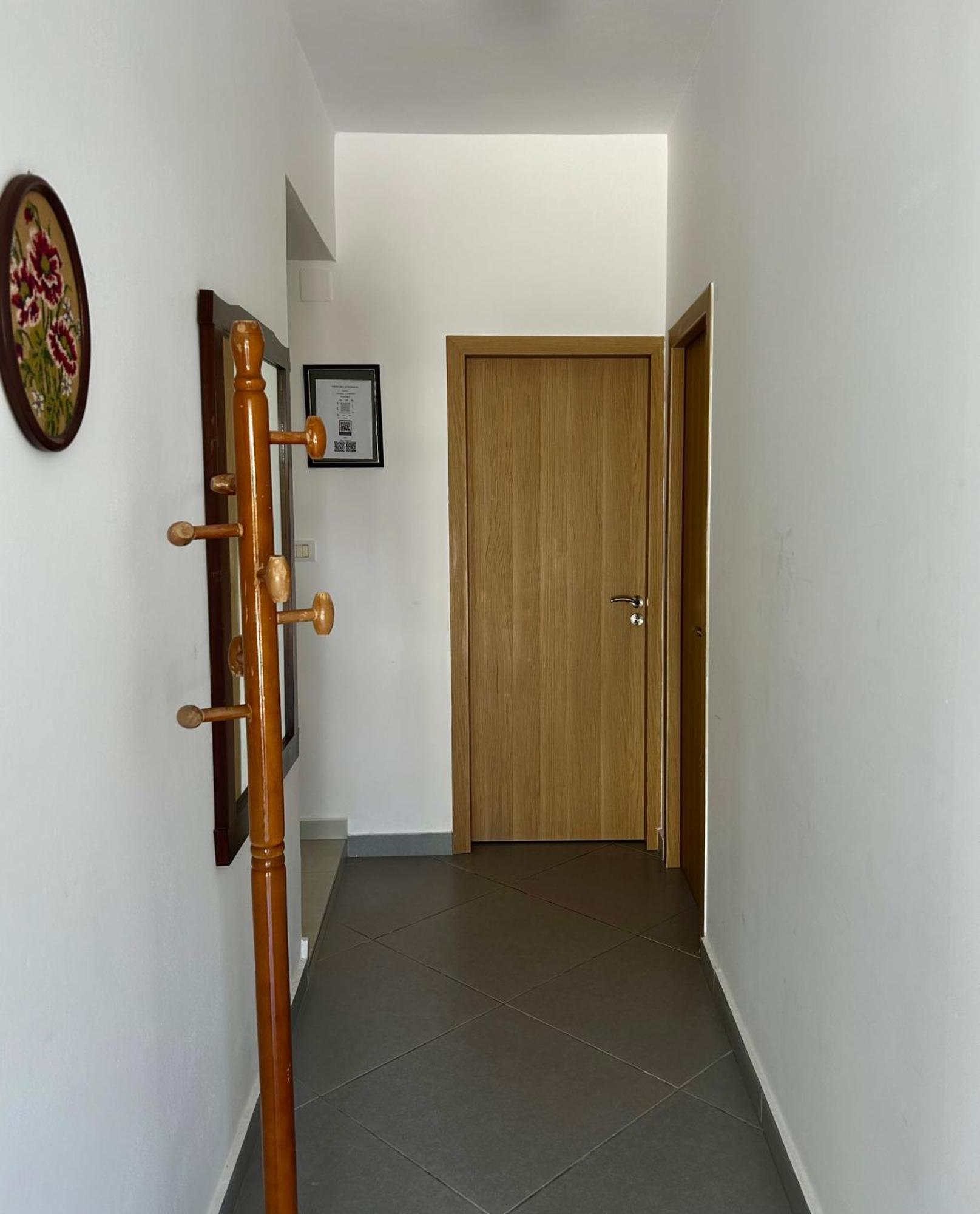 Vourtaréa Guesthouse Himare Esterno foto